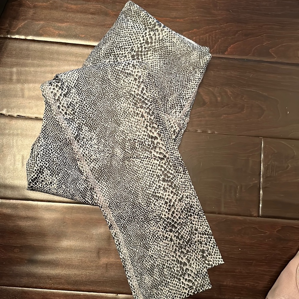 S Noli Yoga pants in snake print